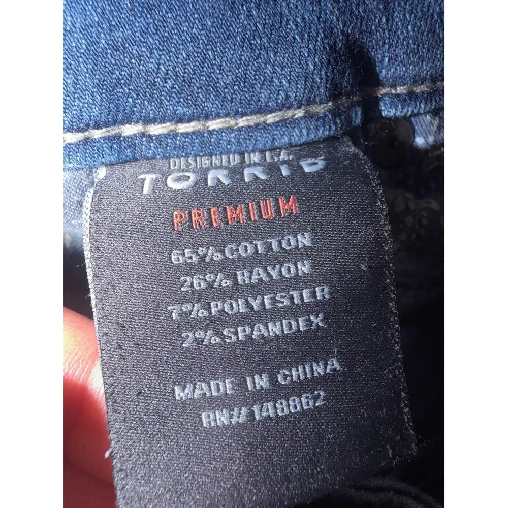 Torrid women’s skinny jeans withunique double-zipper pockets on the front - Picture 10 of 16